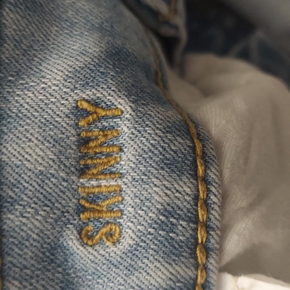 AMERICAN EAGLE OUTFITTERS Extreme Flex Light Blue Wash Distressed Skinny Jeans - Picture 13 of 14